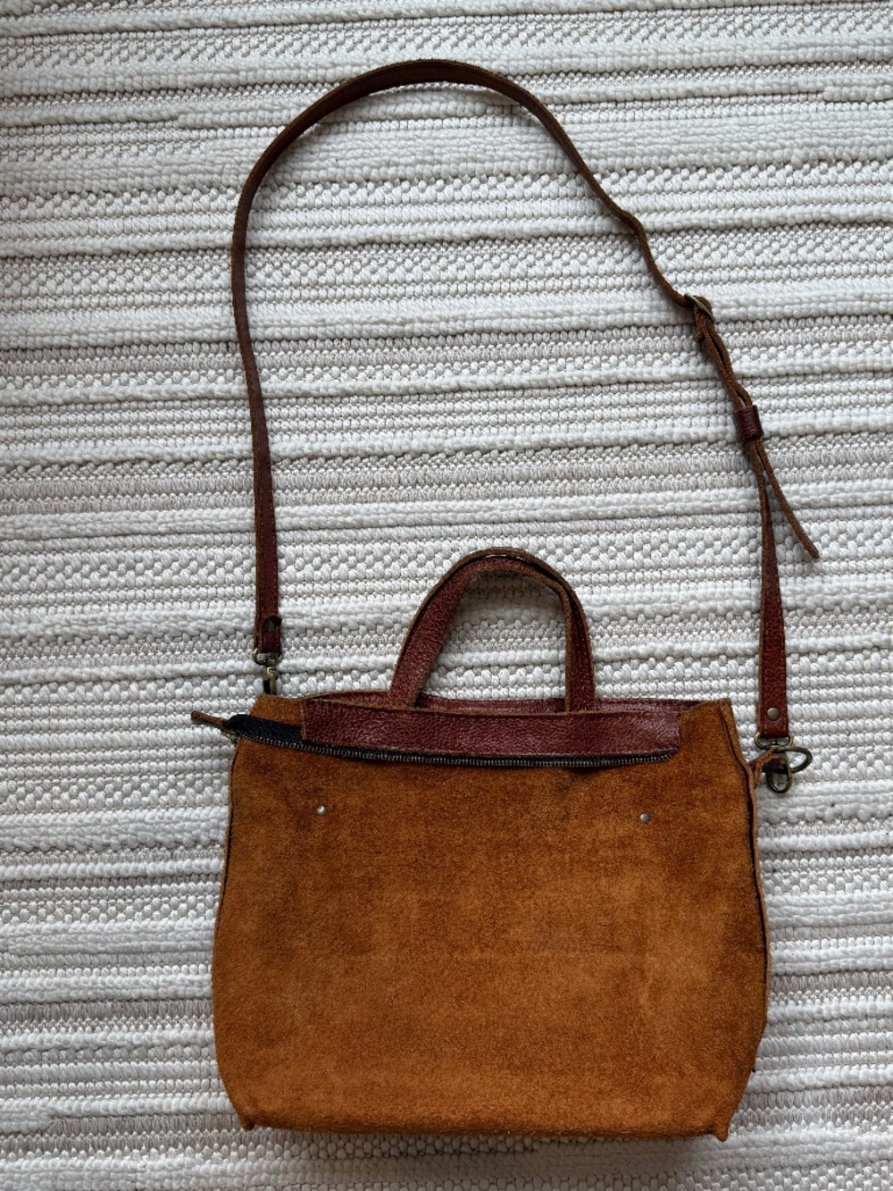 Portland Leather Medium Crossbody Tote with Zipper in Nutmeg - Picture 4 of 11